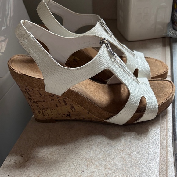AEROSOLES White Zip Sandals - Picture 5 of 5